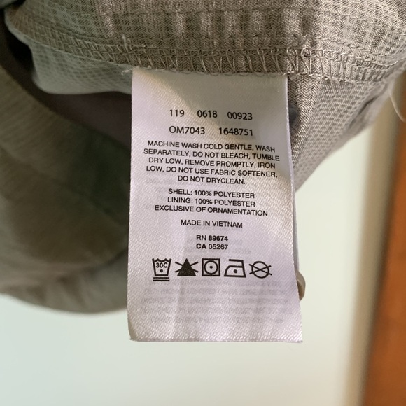 Mountain Hardwear Grey Button Down Shirt - Picture 5 of 6